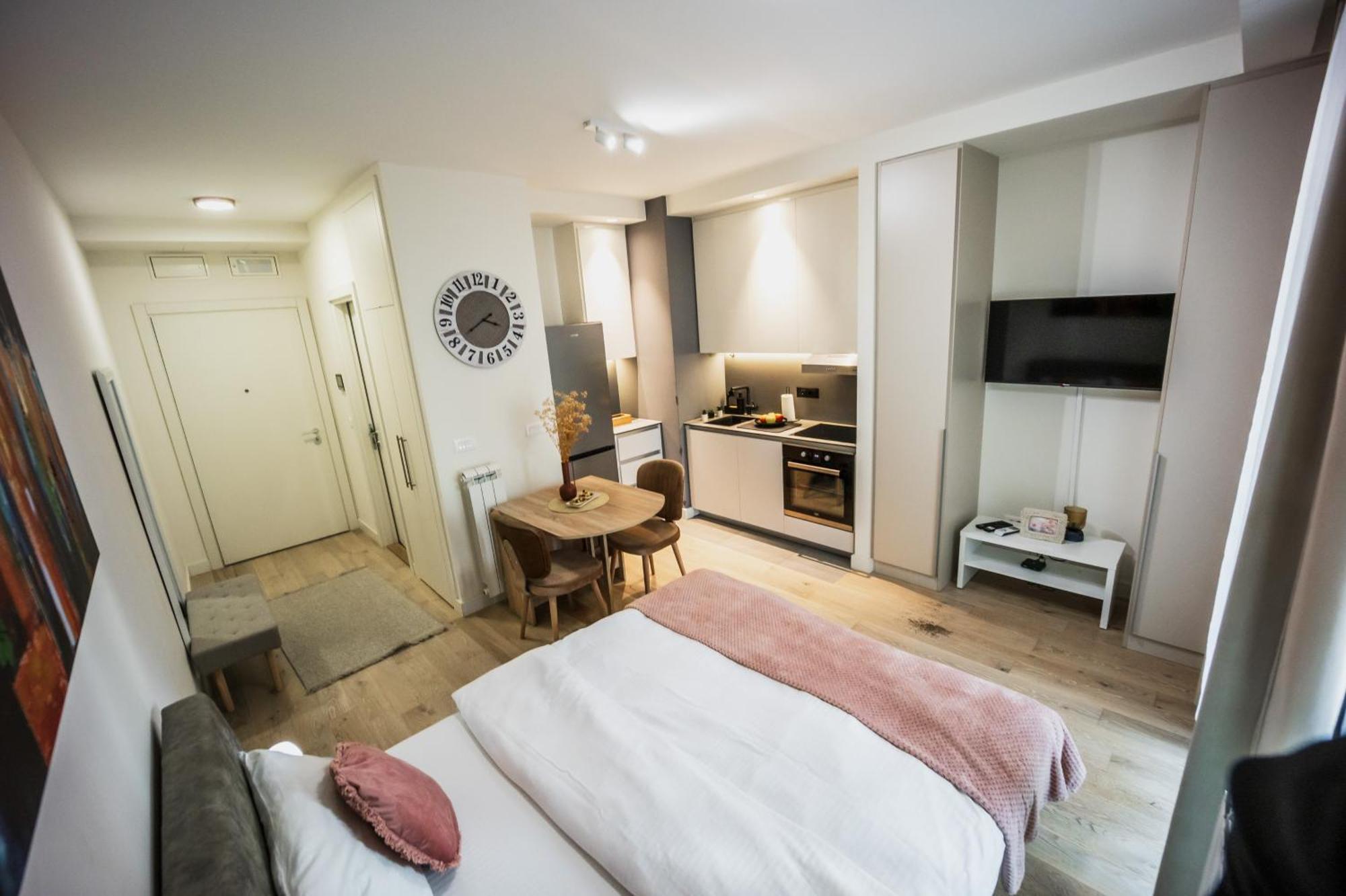Injoy Apartment